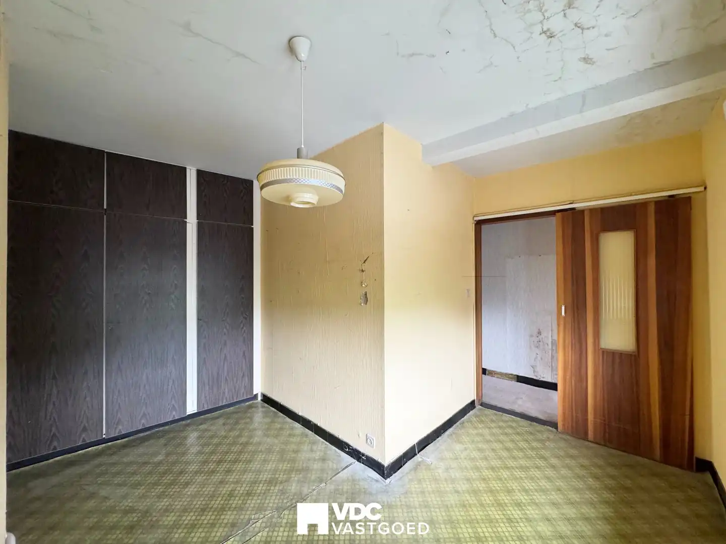 Te renoveren woning met werkplaats, garage en veel potentieel foto 18