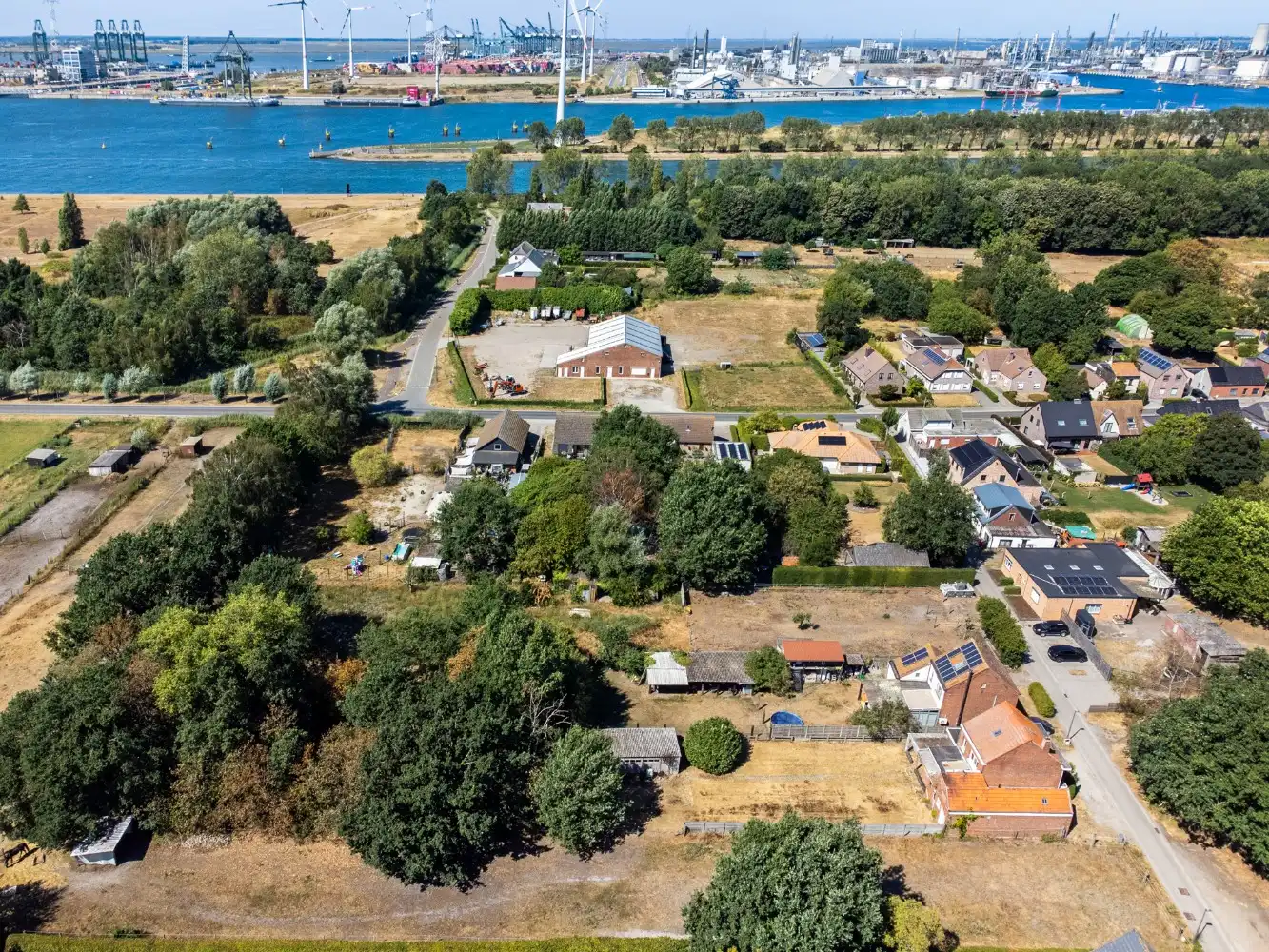 Charmante, te renoveren woning met 2 slpk., garage en tuin foto 31