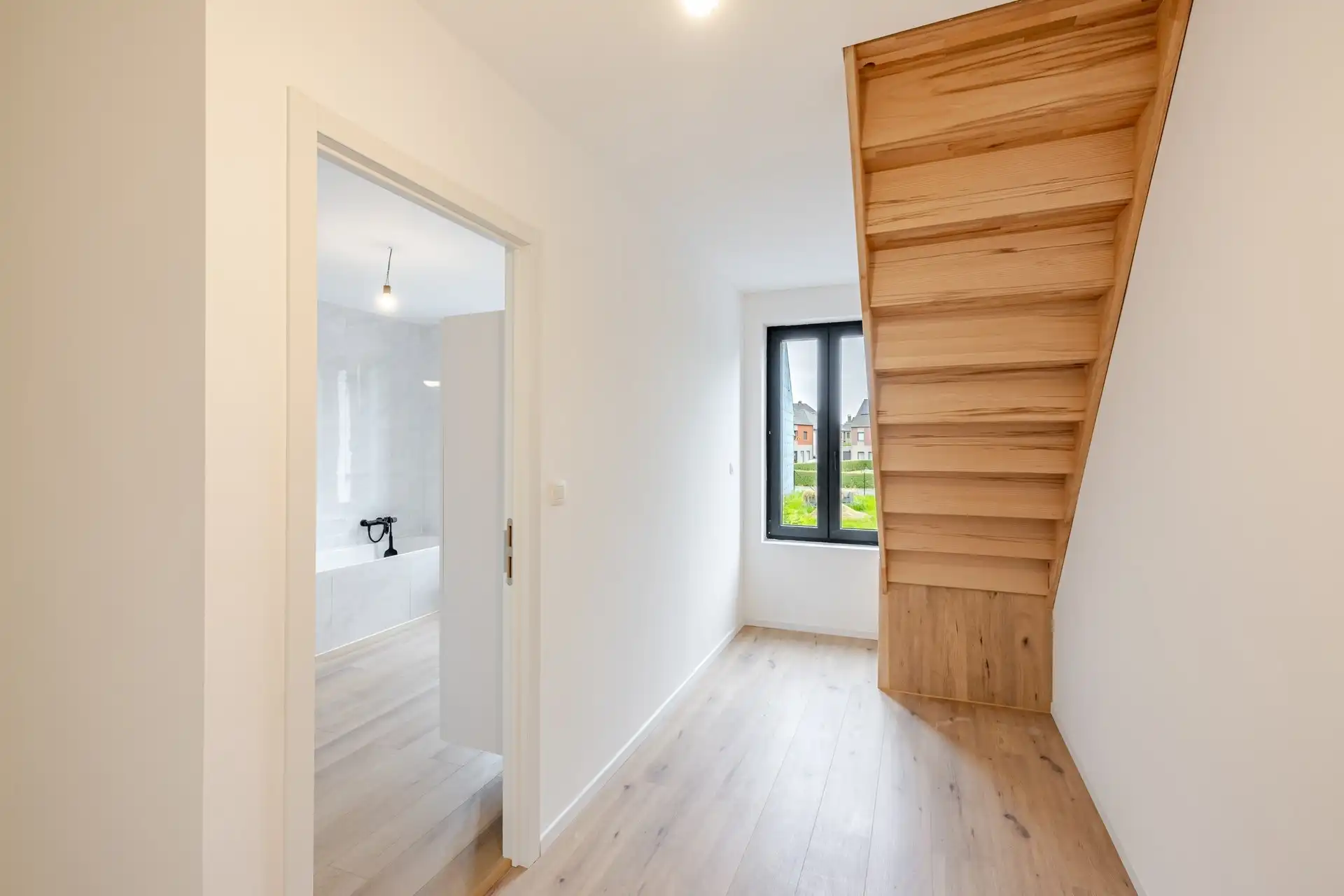 Volledig gerenoveerde gezinswoning met 4 slaapkamers, garage en zonnige tuin in hartje Lede foto 21