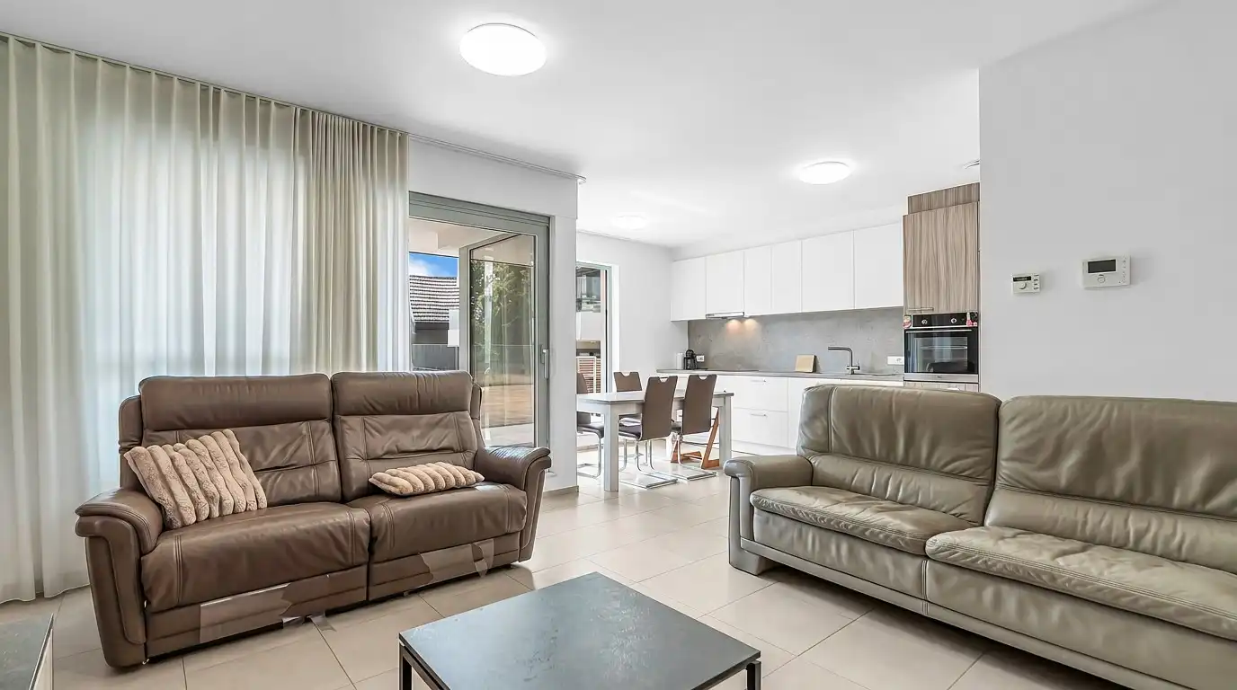 Instapklaar en energiezuinig appartement met 2 slaapkamers en 2 ondergrondse autostaanplaatsen foto 3