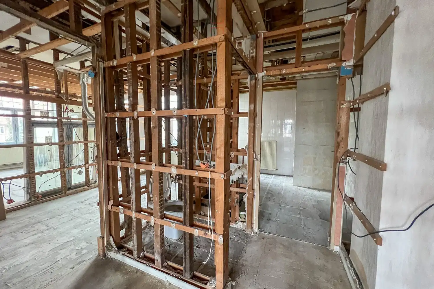 Renovatie-opportuniteit: Ruim hoekappartement gelegen op de Elizabetlaan in Duinbergen foto 6