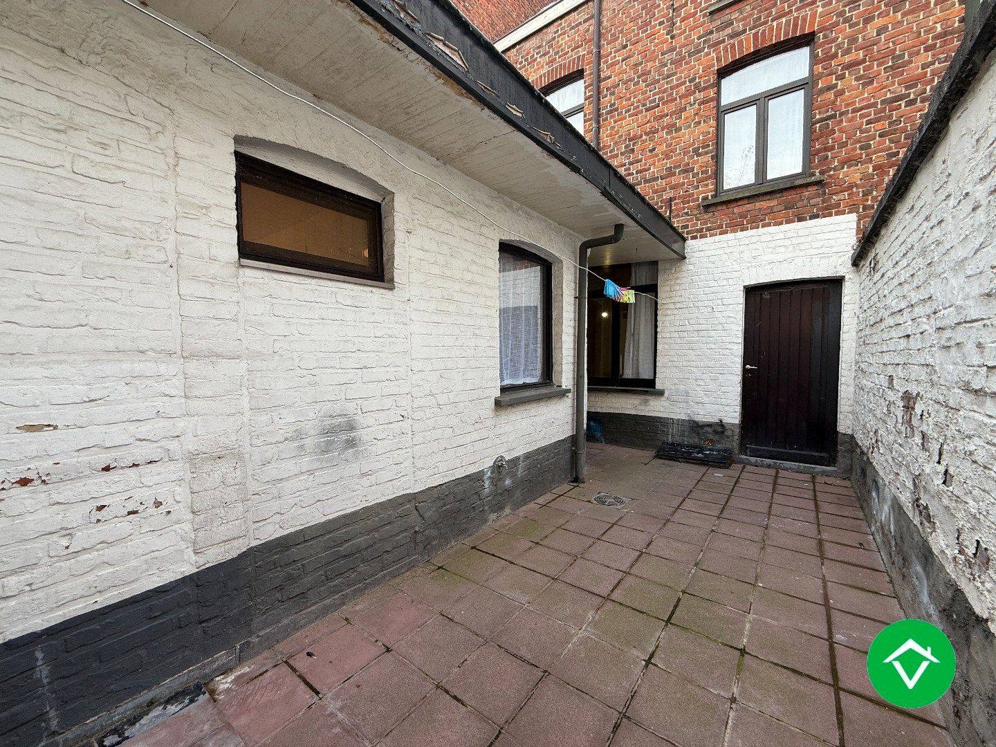 Woning met 3 slaapkamers en koer te centrum Roeselare foto 10