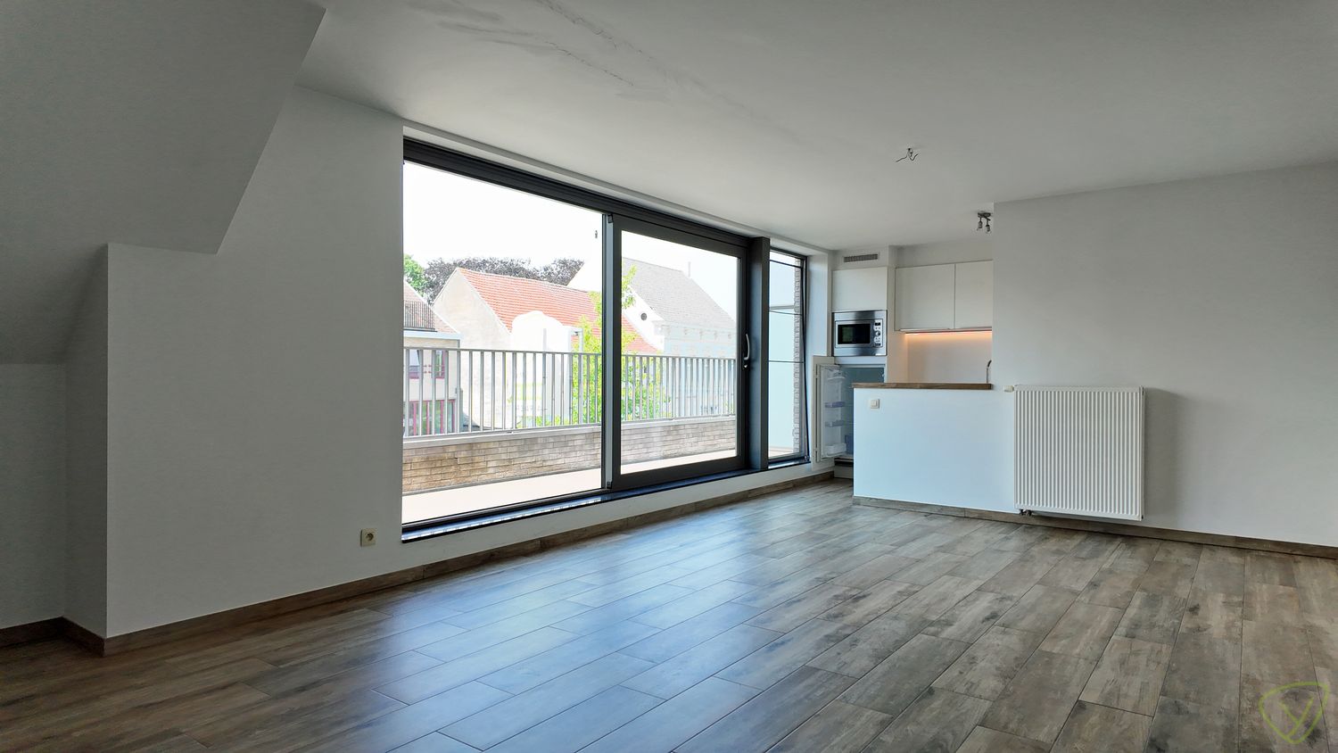 Instapklaar duplex-appartement met terras in het hart van Waarschoot! foto 2