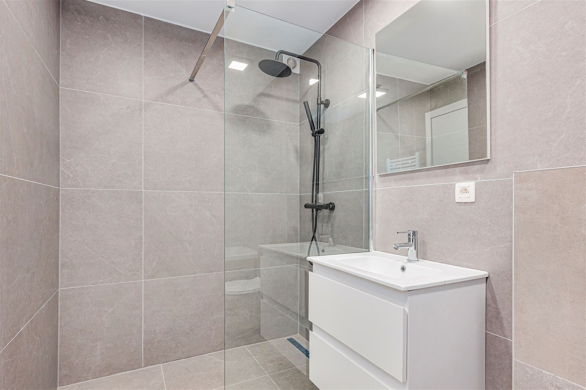 Gelijkvloers duplexappt met 3 slk + tuin foto 23