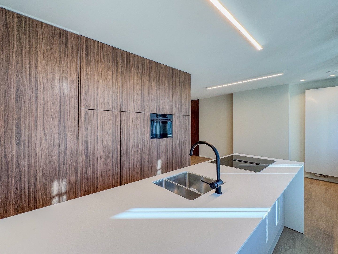 Ruim appartement met 2 slaapkamers en terras in het centrum. foto 10