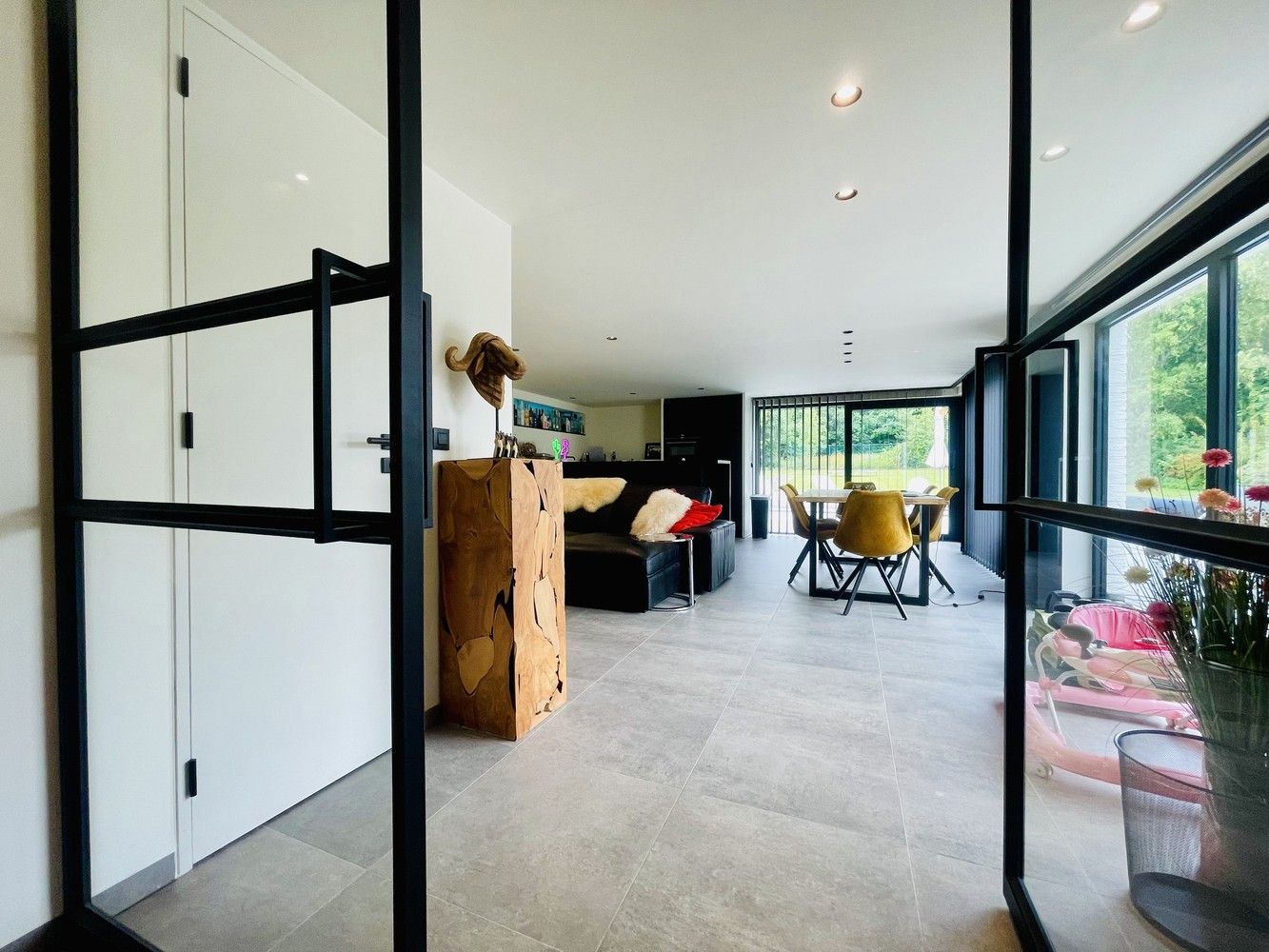 Smaakvol gerenoveerde villa met zwembad en poolhouse foto 21