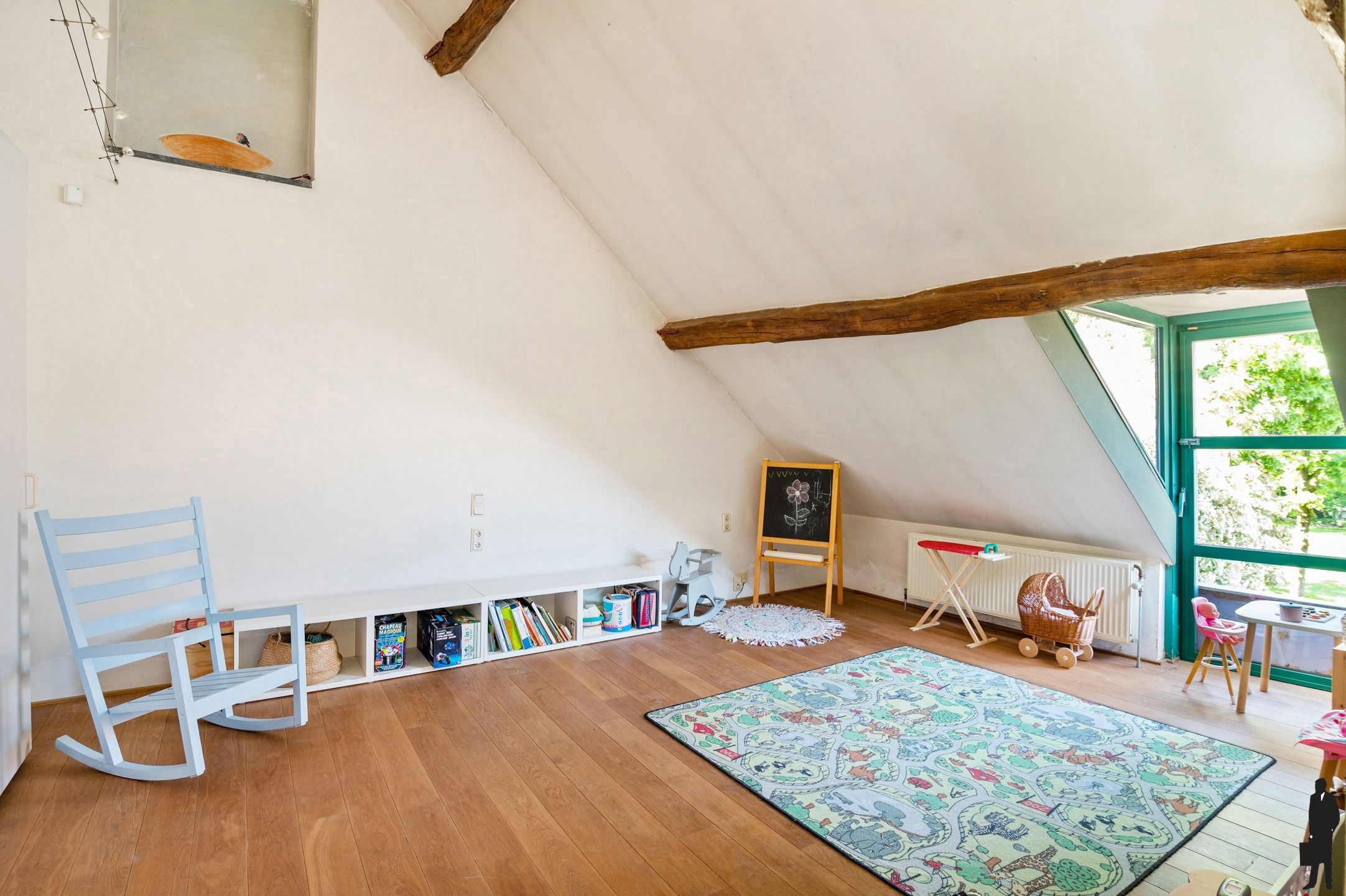 Unieke te renoveren hoevewoning met mooie parktuin foto 26