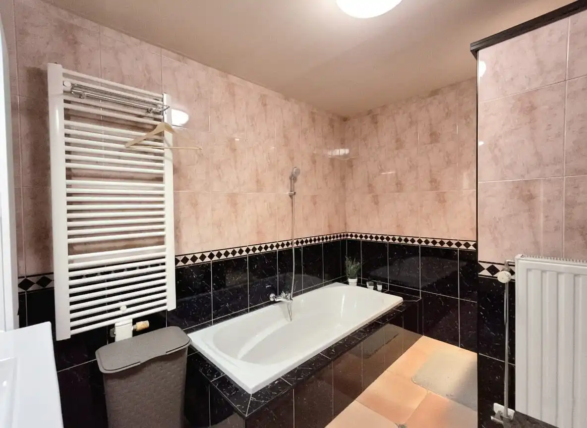 RUIME, GEZELLIGE WONING MET 4 SLAAPKAMERS EN TUIN foto 5