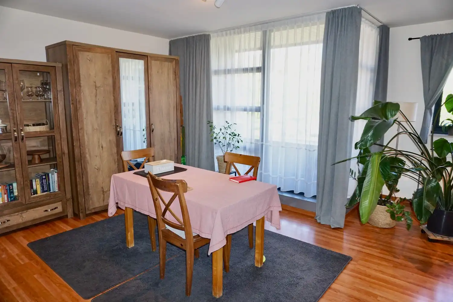 RUIM 2-SLAAPKAMERAPPARTEMENT MET TERRAS EN AUTOSTAANPLAATS IN KESSEL-LO foto 6