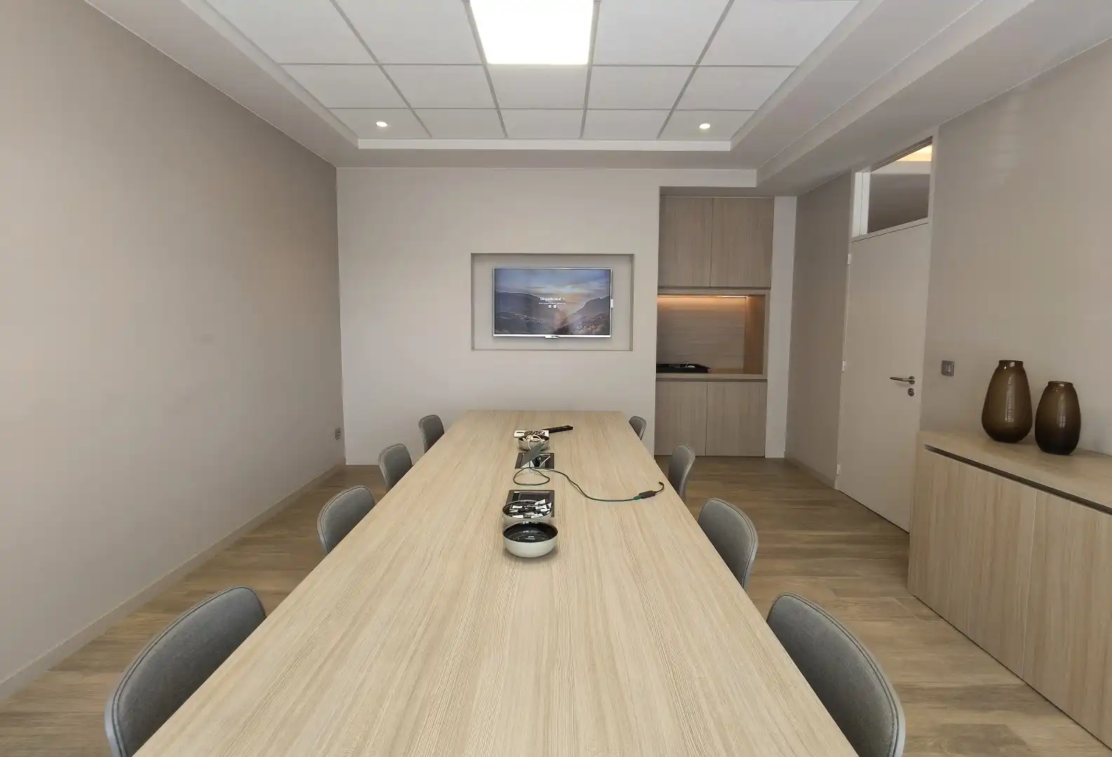 Modern en instapklaar kantoor (264 m²) in het centrum van Borgloon – inclusief 9 parkeerplaatsen foto 4