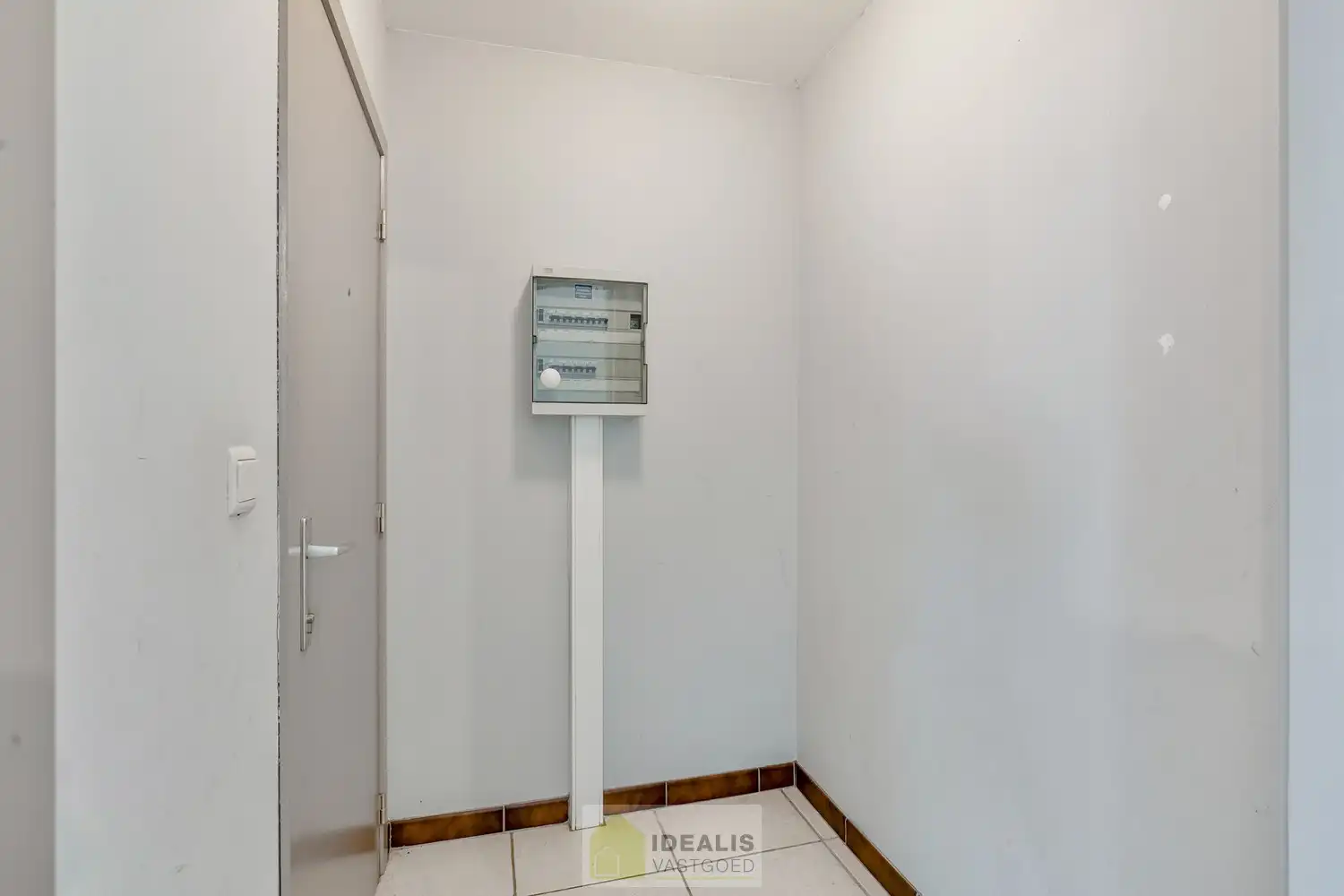 IDEALIS VASTGOED – GELIJKSVLOERS APPARTEMENT GELEGEN OP UITERST CENTRALE LOCATIE TE HECHTEL-EKSEL foto 6