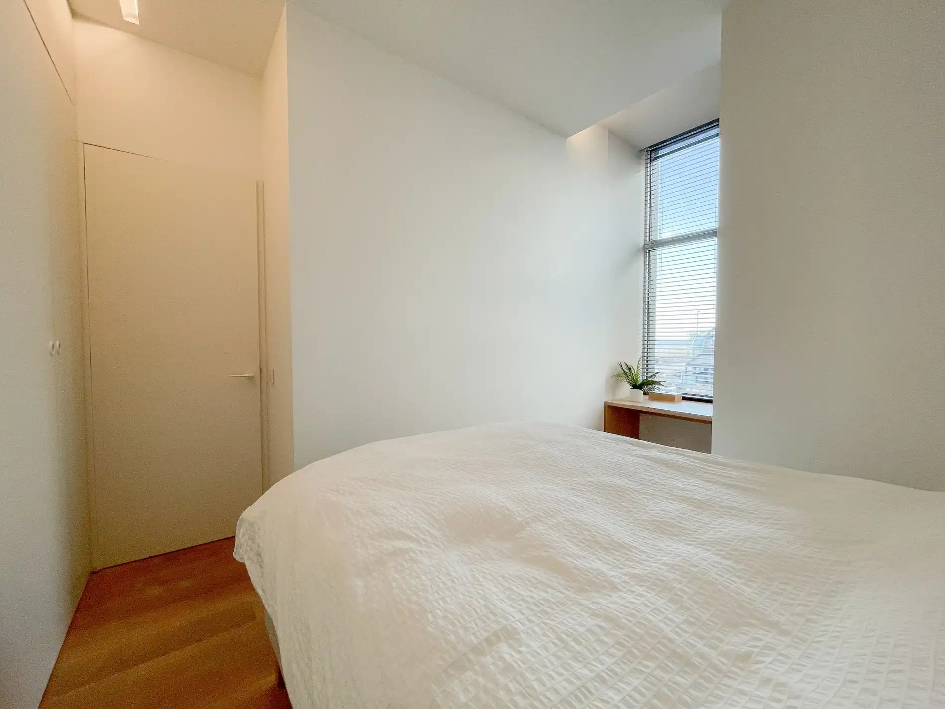 Uitzonderlijk, luxueus afgewerkt hoekappartement met frontaal zeezicht. foto 31