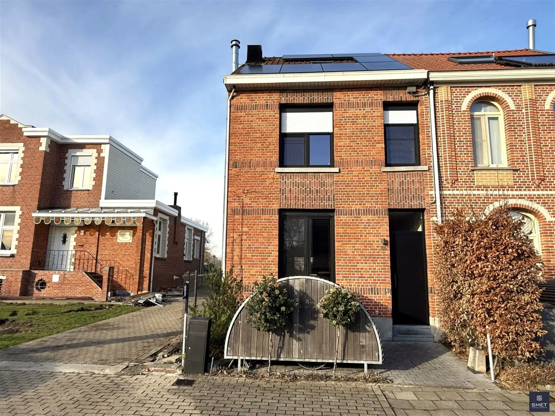 RUIME INSTAPKLARE WONING MET 3 SLPKS EN BUREEL OP PRACHTIG PERCEEL foto {{pictureIndex}}