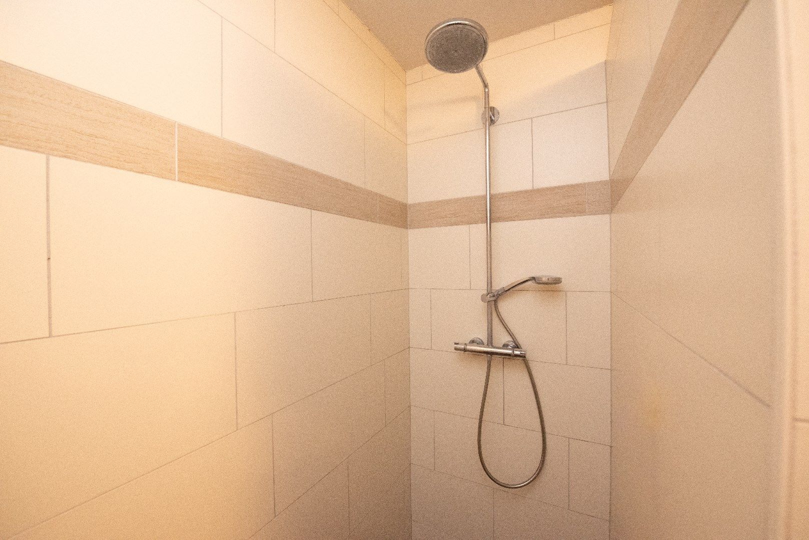 Instapklaar en lichtrijk appartement te huur in Waregem  foto 10