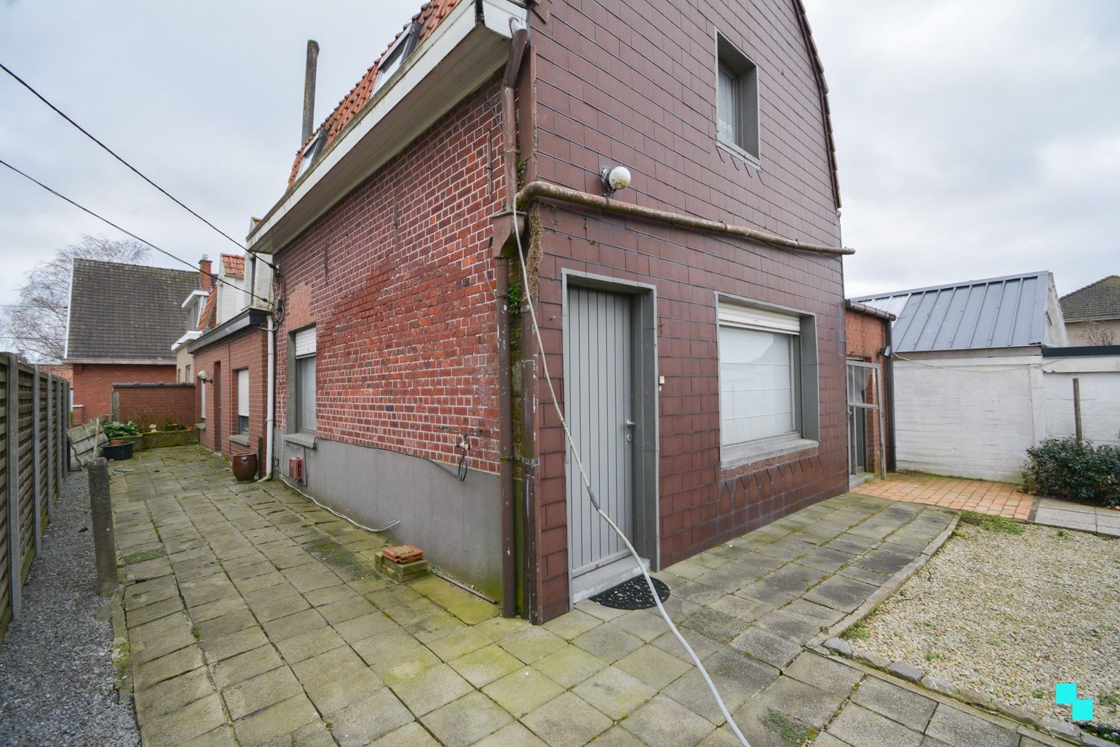 Totaalrenovatie in rustige groene omgeving te Izegem foto 4