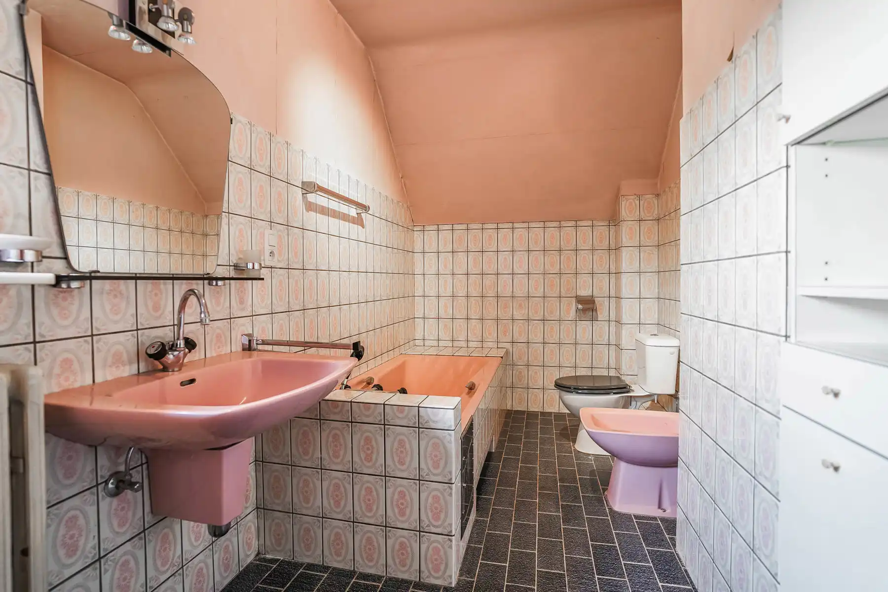 Te renoveren, vrijstaande woning op een perceel van 1070 m² foto 29