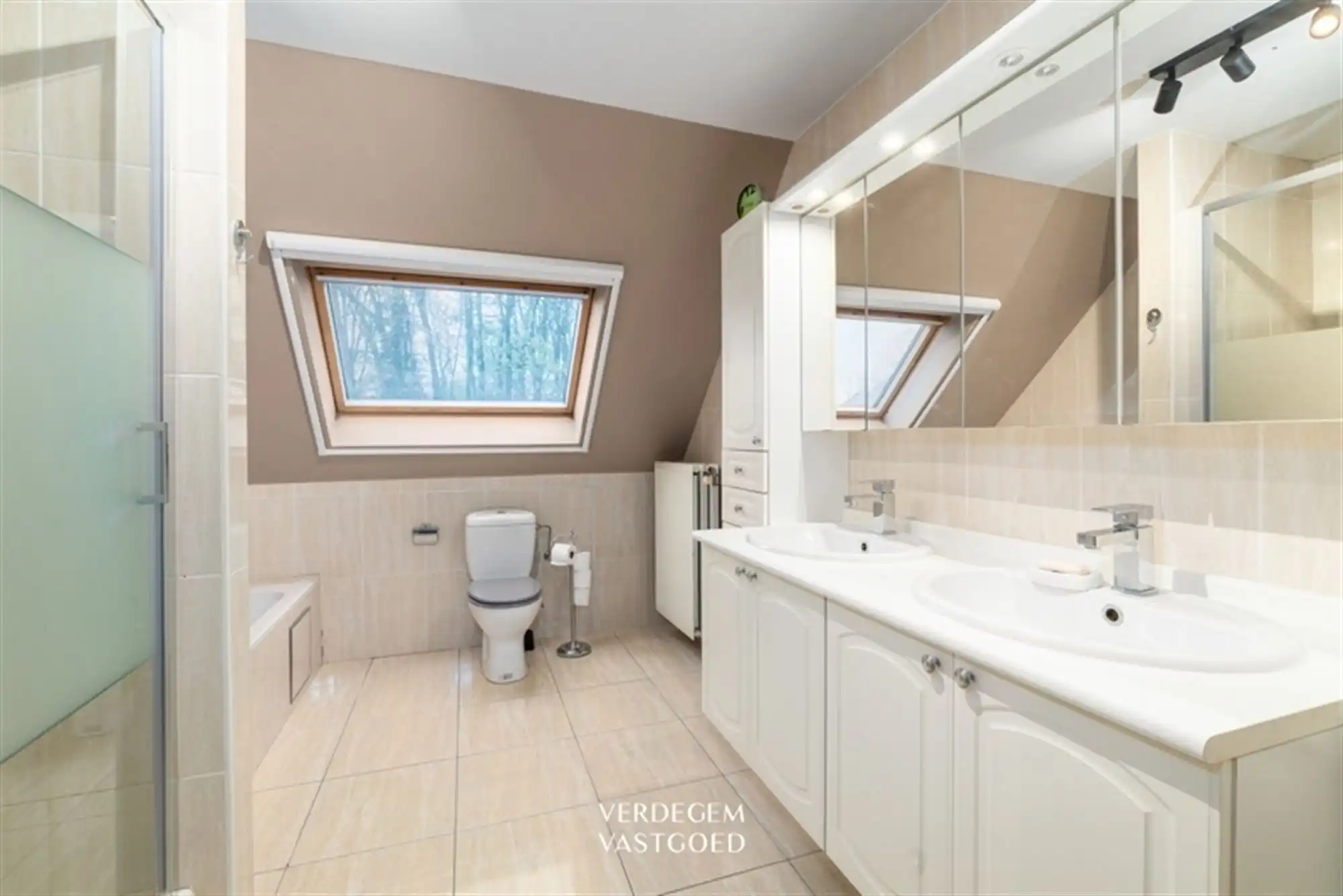 Fijne woning met 3 slaapkamers en mooie tuin in rustige woonbuurt foto 11