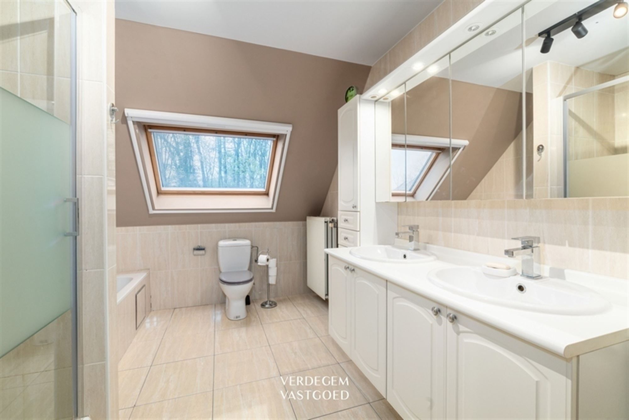 Fijne woning met 3 slaapkamers en mooie tuin in rustige woonbuurt foto 11