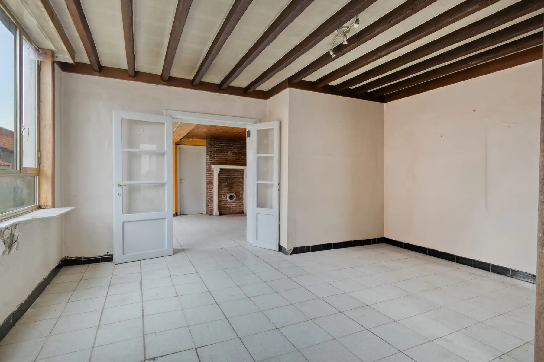 TE KOOP - Te renoveren halfopen bebouwing met 3 slaapkamers foto 5