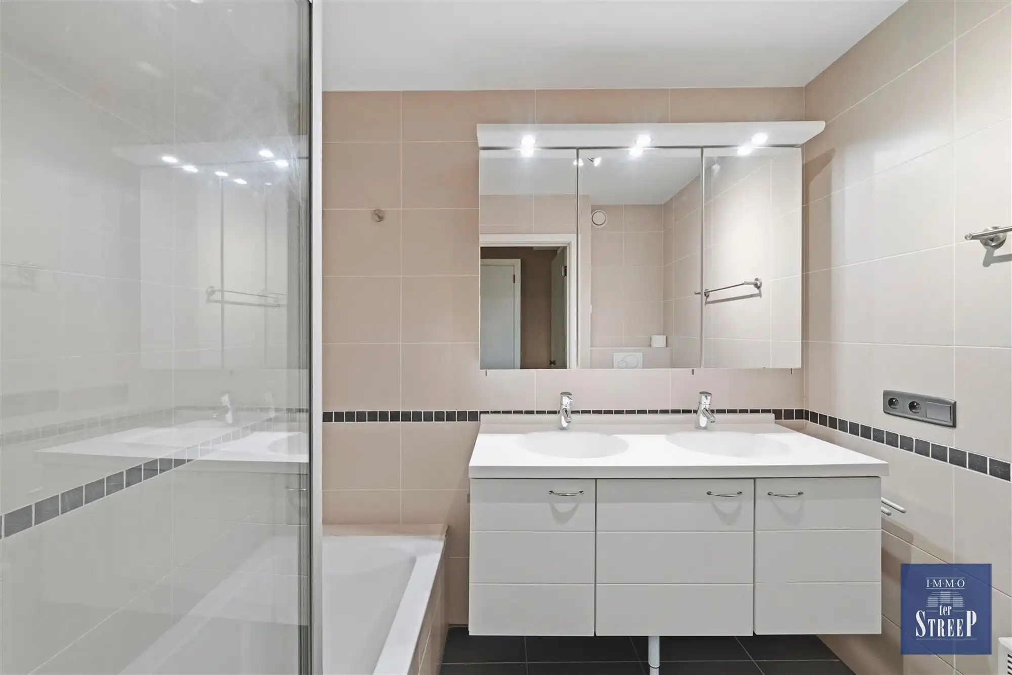 Appartement met 2 slaapkamers en frontaal zeezicht foto 13