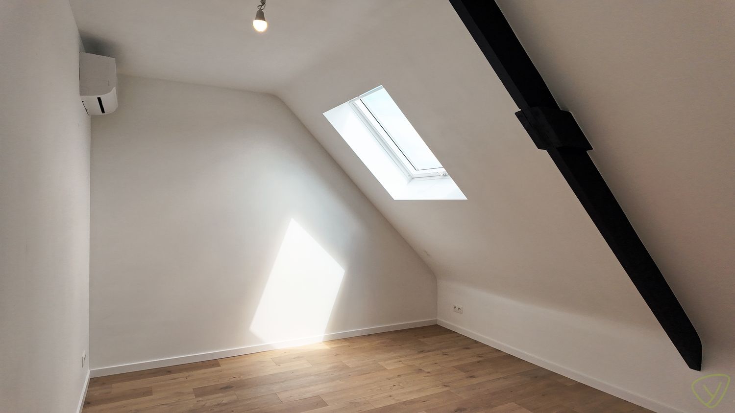 Kwaliteitsvol gerenoveerde en zeer energiezuinige woning vlakbij Veldekensbrug! foto 13