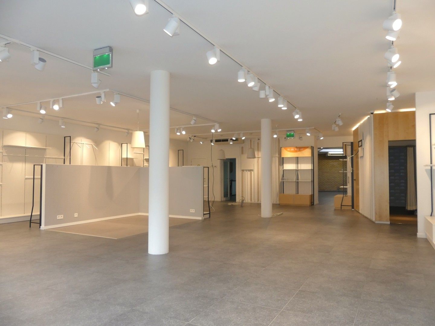 Veelzijdige handelsruimte in het centrum van de Boterstad foto 3