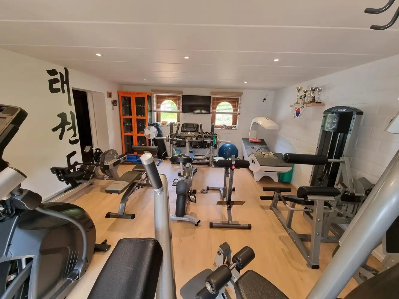 Spaanse villa, zeer rustig gelegen en gekaderd in een mooi verzorgde tuin voorzien van zwembad foto 19