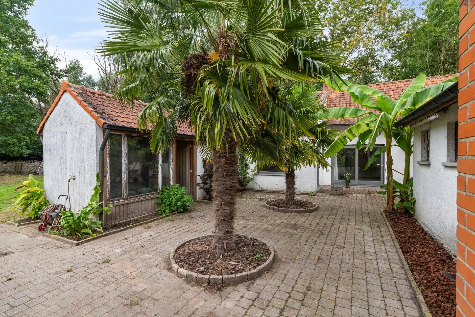 Unieke hoeve met bijgebouw op 19.459 m² grond, verscholen in het groen foto 20