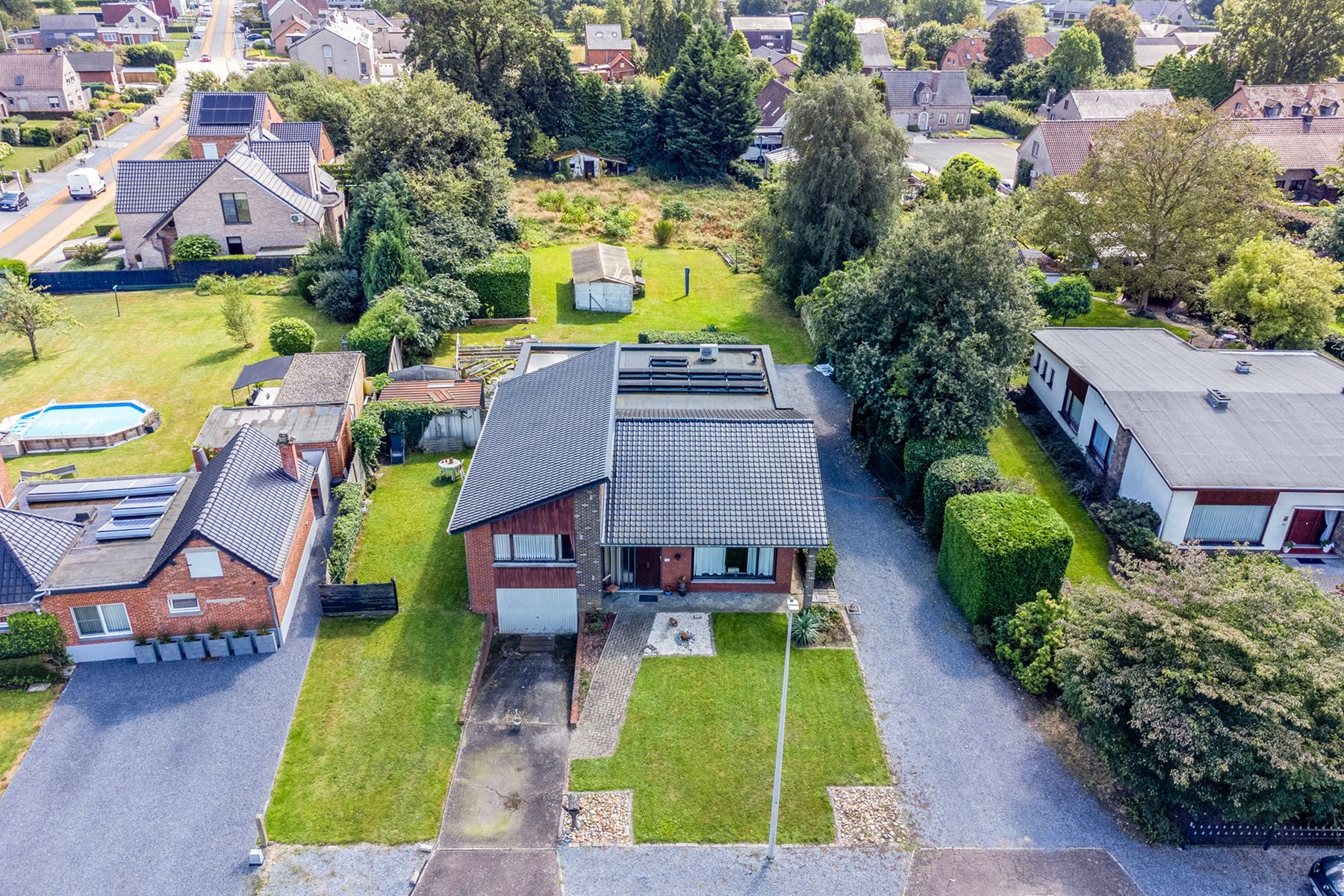 ZEER RUIME GERONOVEERDE WONING MET ZONNEPANELEN OP 2700m² foto 7