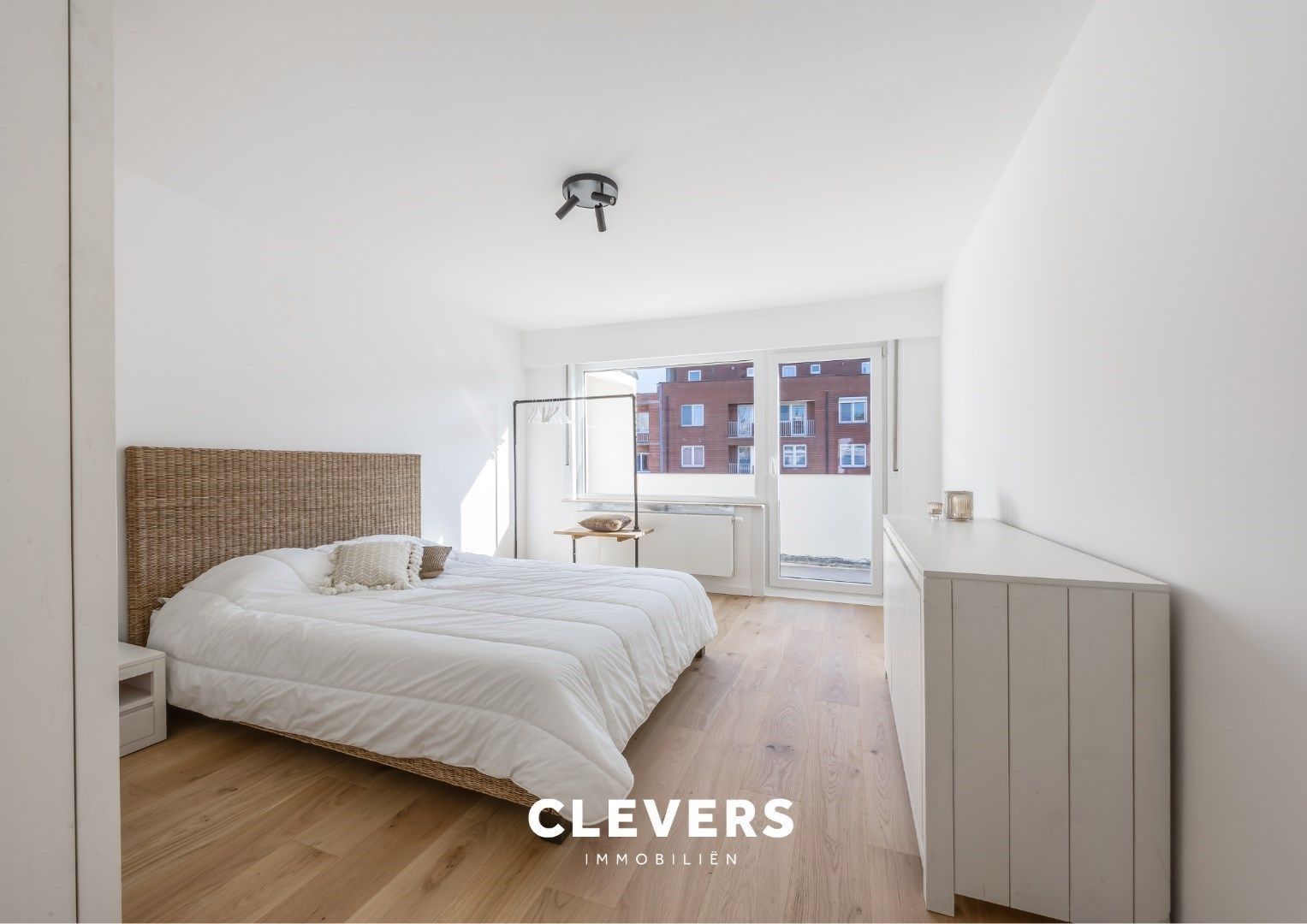 Prachtig ingericht en 100% vernieuwd appartement met 2 slpks foto 9