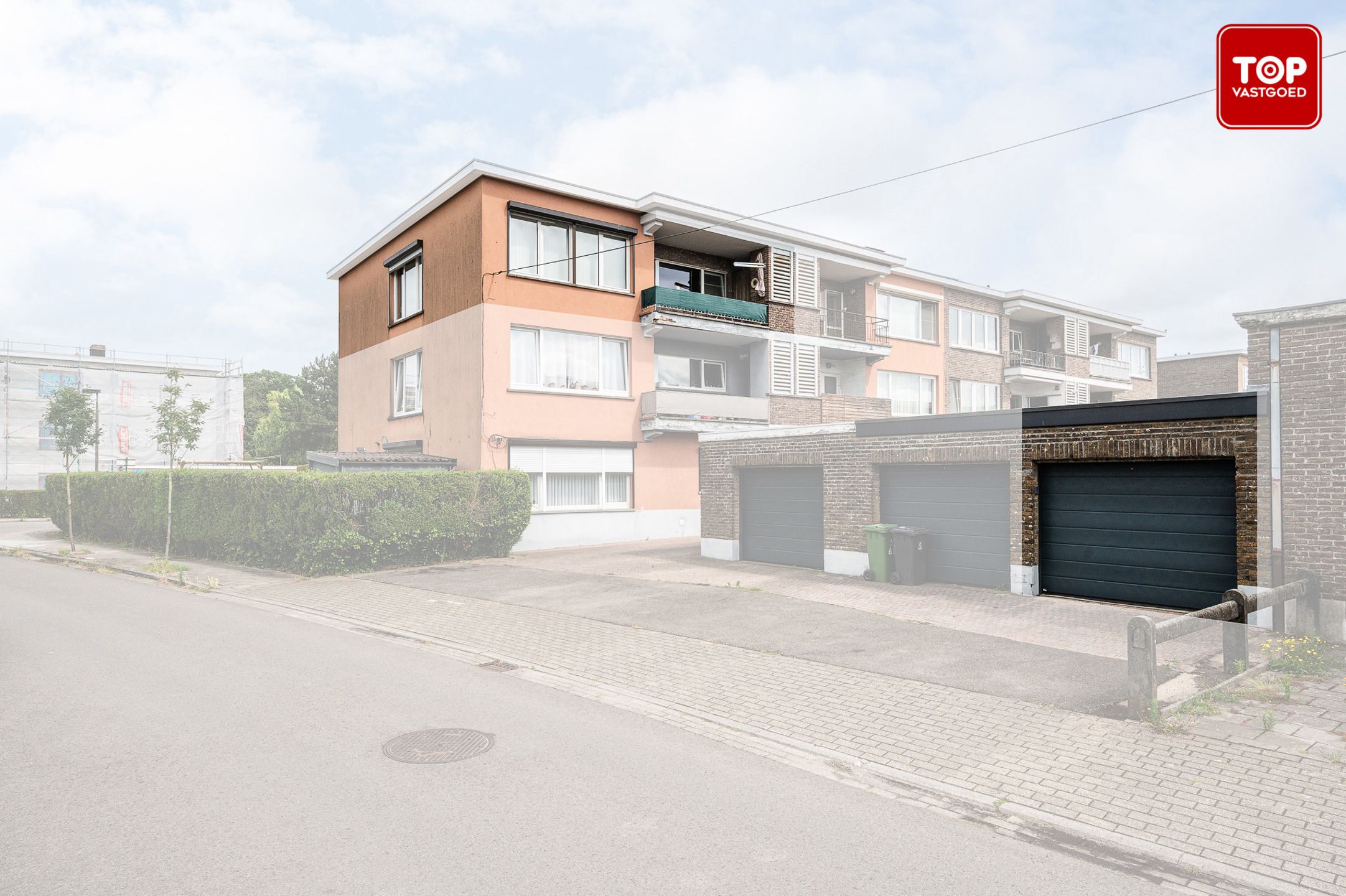 Instapklaar 2-slaapkamer appartement met garage en terras.  foto 2