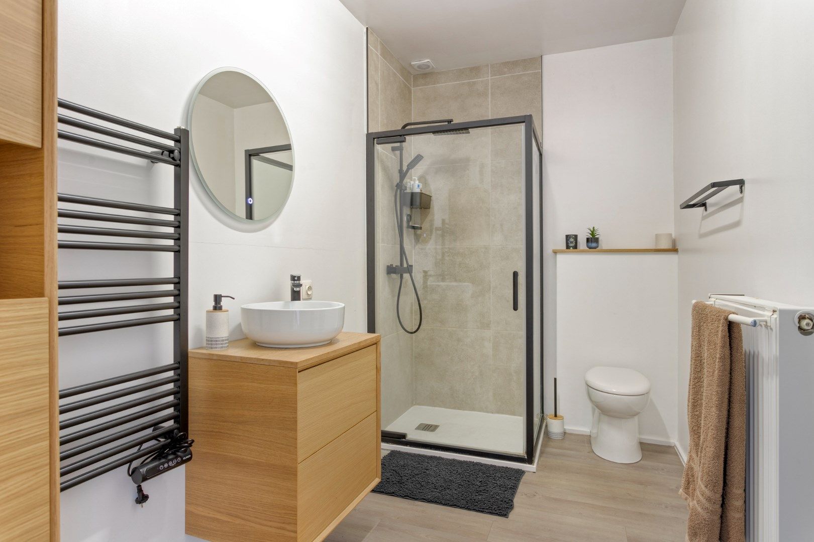 Prachtige instapklare woning met 3 slaapkamers en grote tuin! foto 9