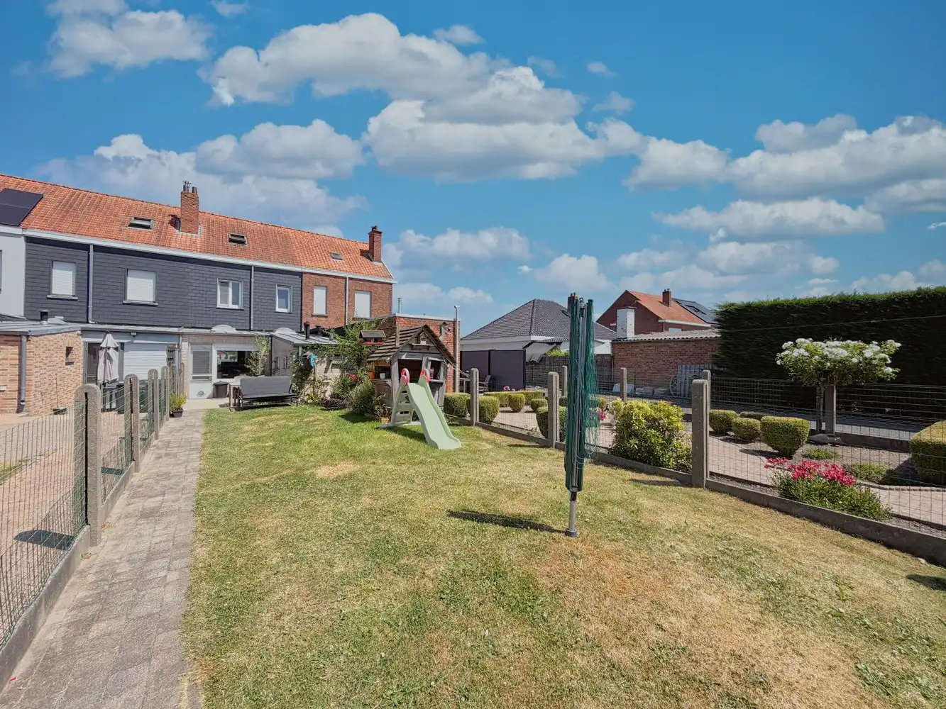 Instapklare gezinswoning (3 slpks) met tuin + 2x garage foto 16