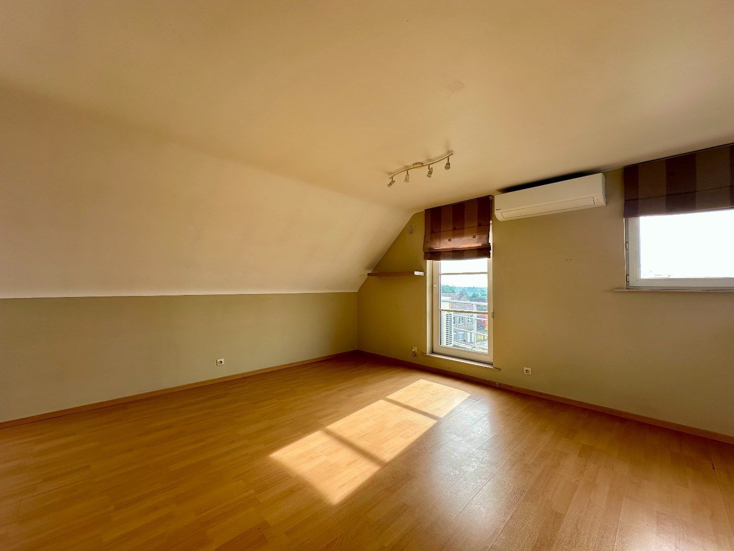 Instapklaar appartement met 2 slaapkamers te Aartrijke foto 5