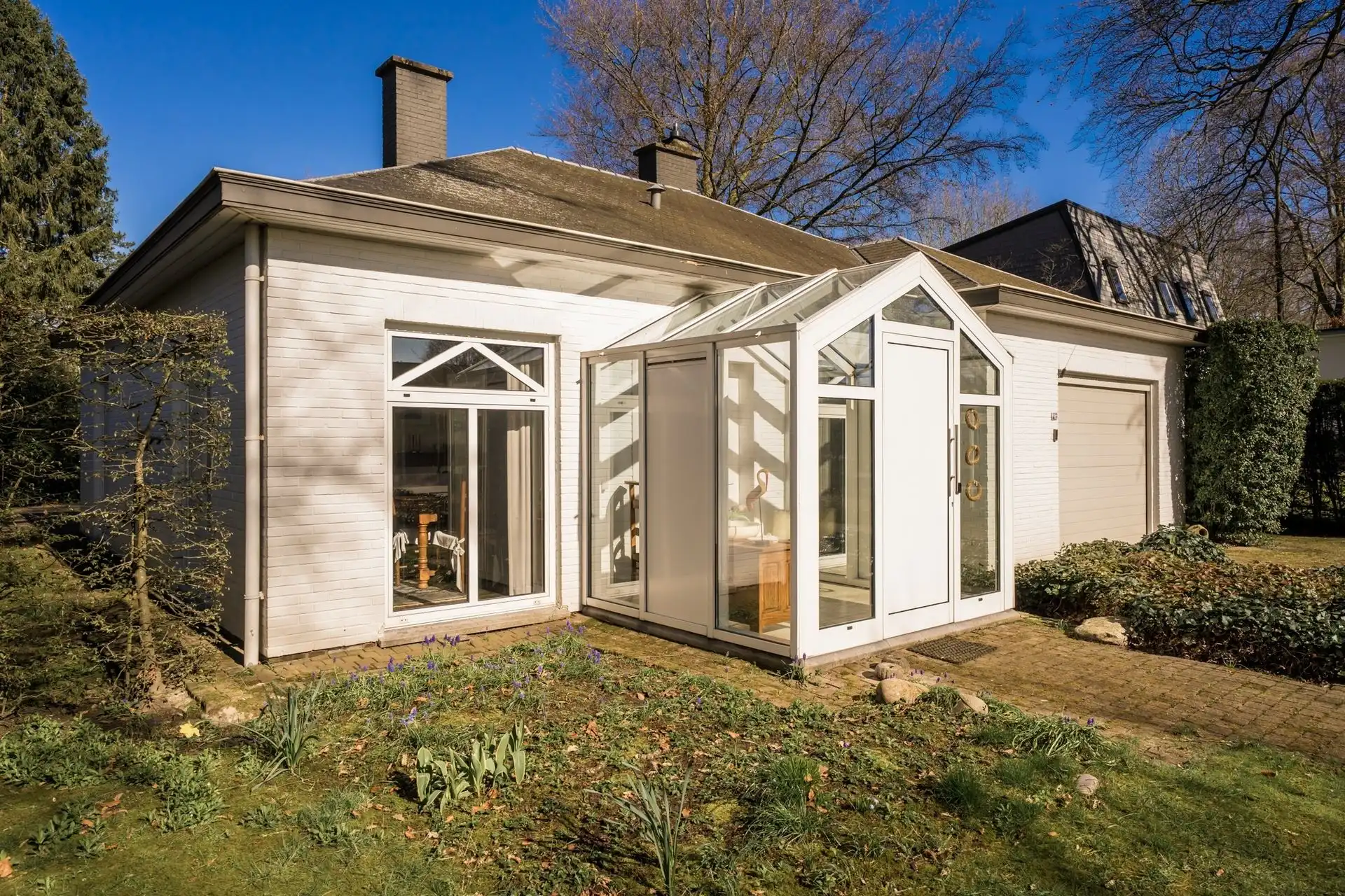 Laagbouwvilla met 4 slpks en garage! foto 2