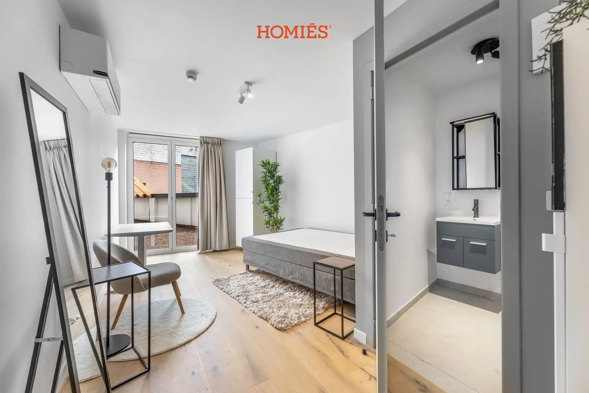 Ruime kamer eigen sanitair met privatief terras foto {{pictureIndex}}