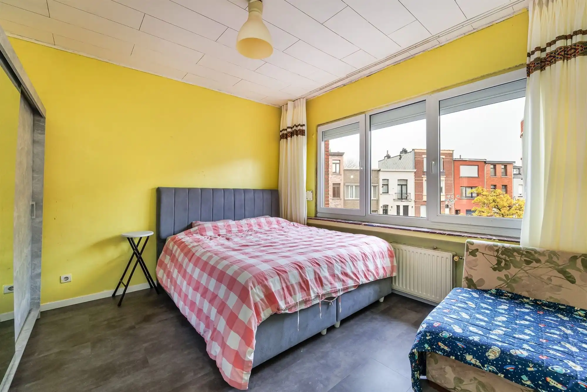 Huis met drie slaapkamers en leuke stadstuin.  foto 14