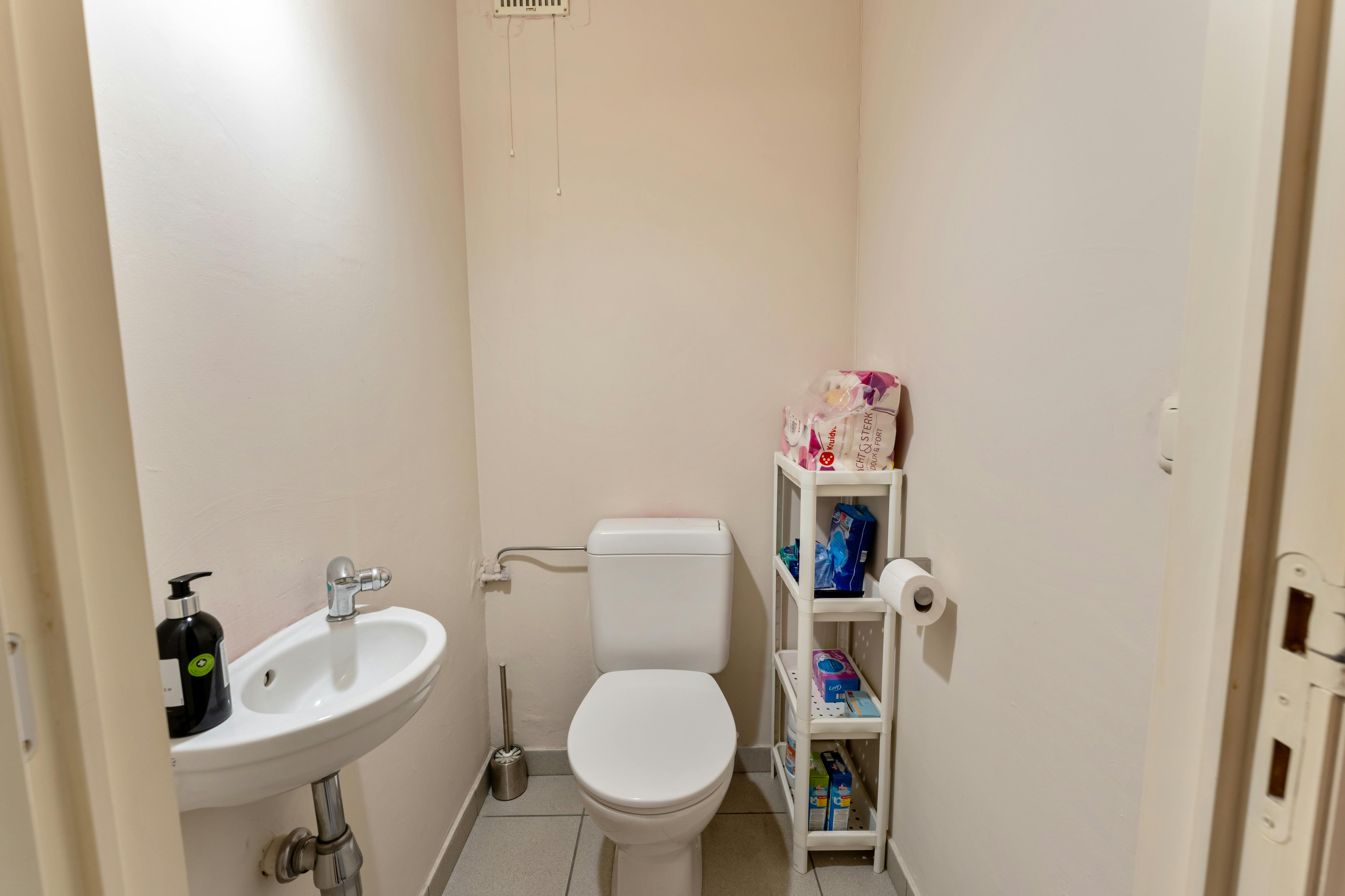 Instapklaar appartement met twee terrassen in het centrum van Genk foto 10