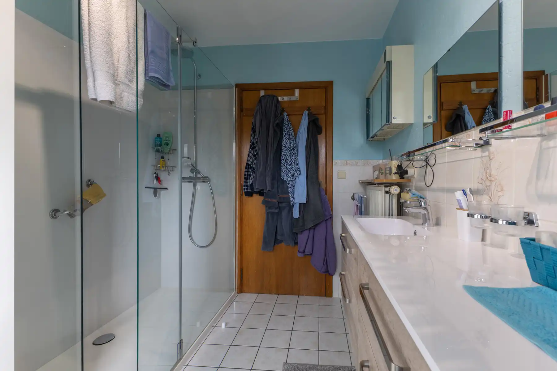 Goed onderhouden woning met prachtige tuin foto 20