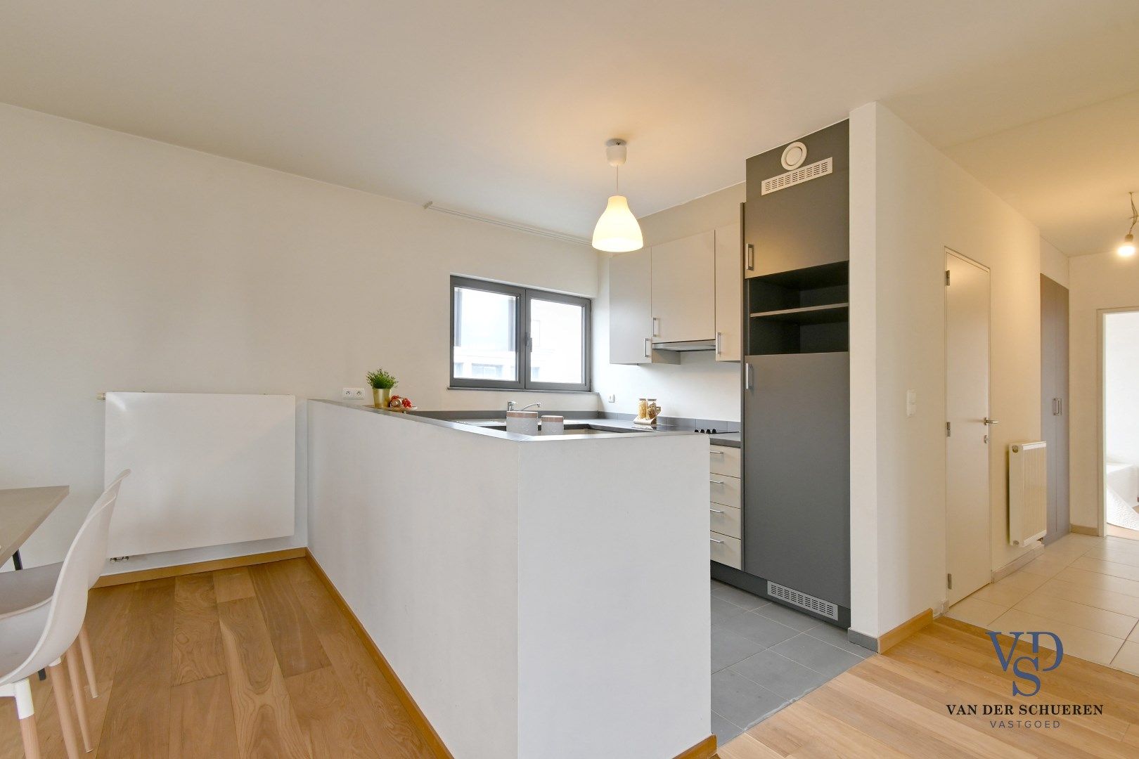 Eigentijds appartement in centrum Eke.  foto 8