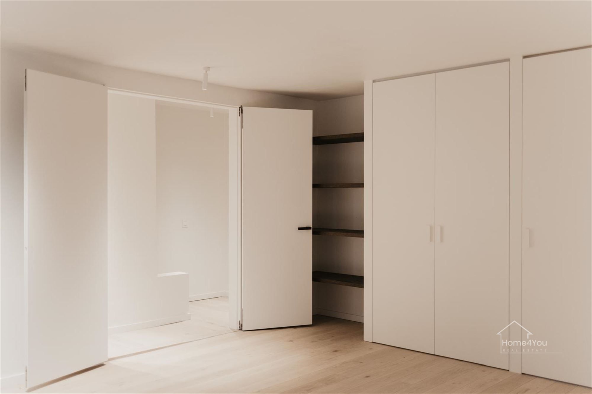 Net gerenoveerde woning op toplocatie in ’s-Gravenwezel foto 16