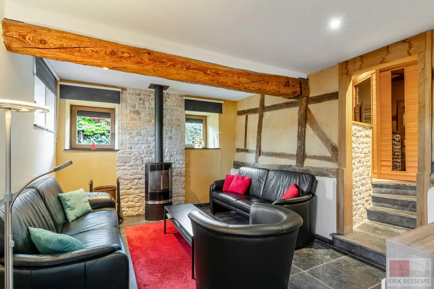 Indrukwekkend en uiterst charmant vakwerk landhuis, Veurs 31 te Sint-Martens-Voeren hartje Voerstreek. foto 25