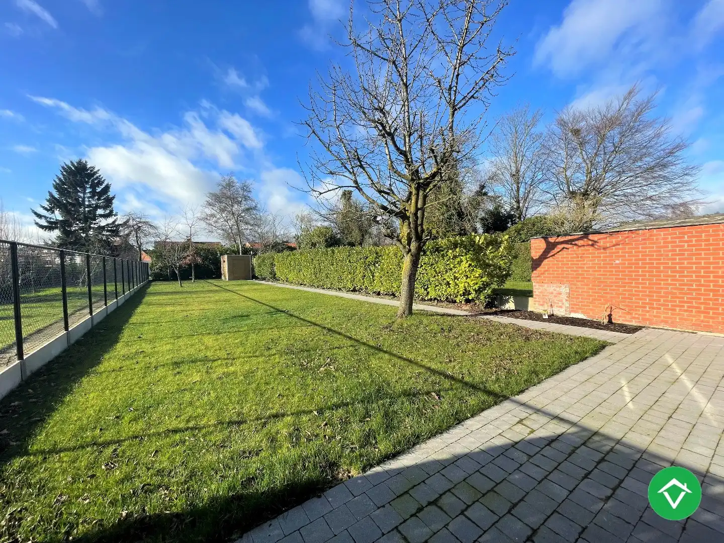 Ruime, gerenoveerde woning met twee slaapkamers te Roeselare foto 9