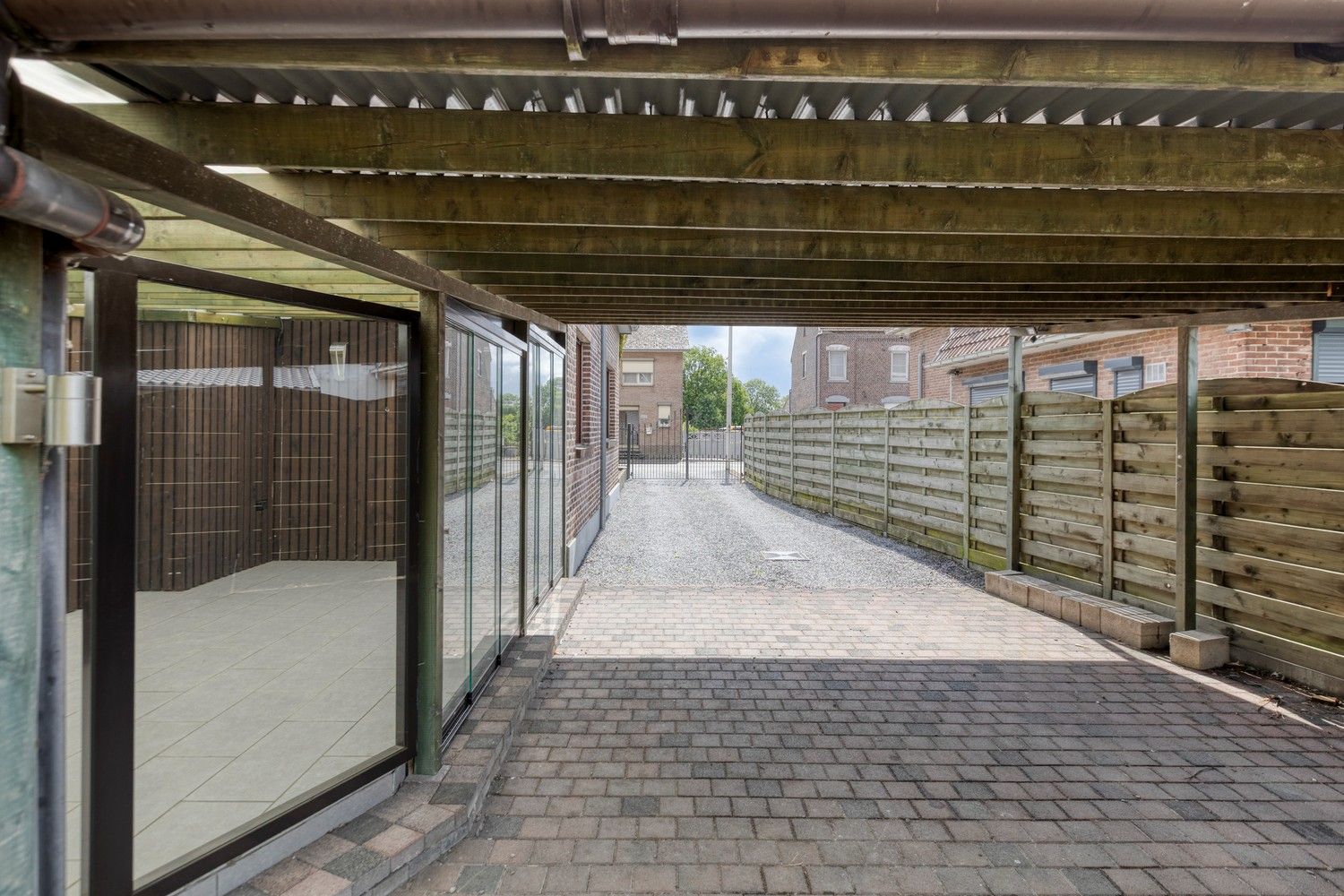 Halfopen gezinswoning met drie slaapkamers (mogelijkheid tot 4), grote tuin en zonnepanelen! foto 32