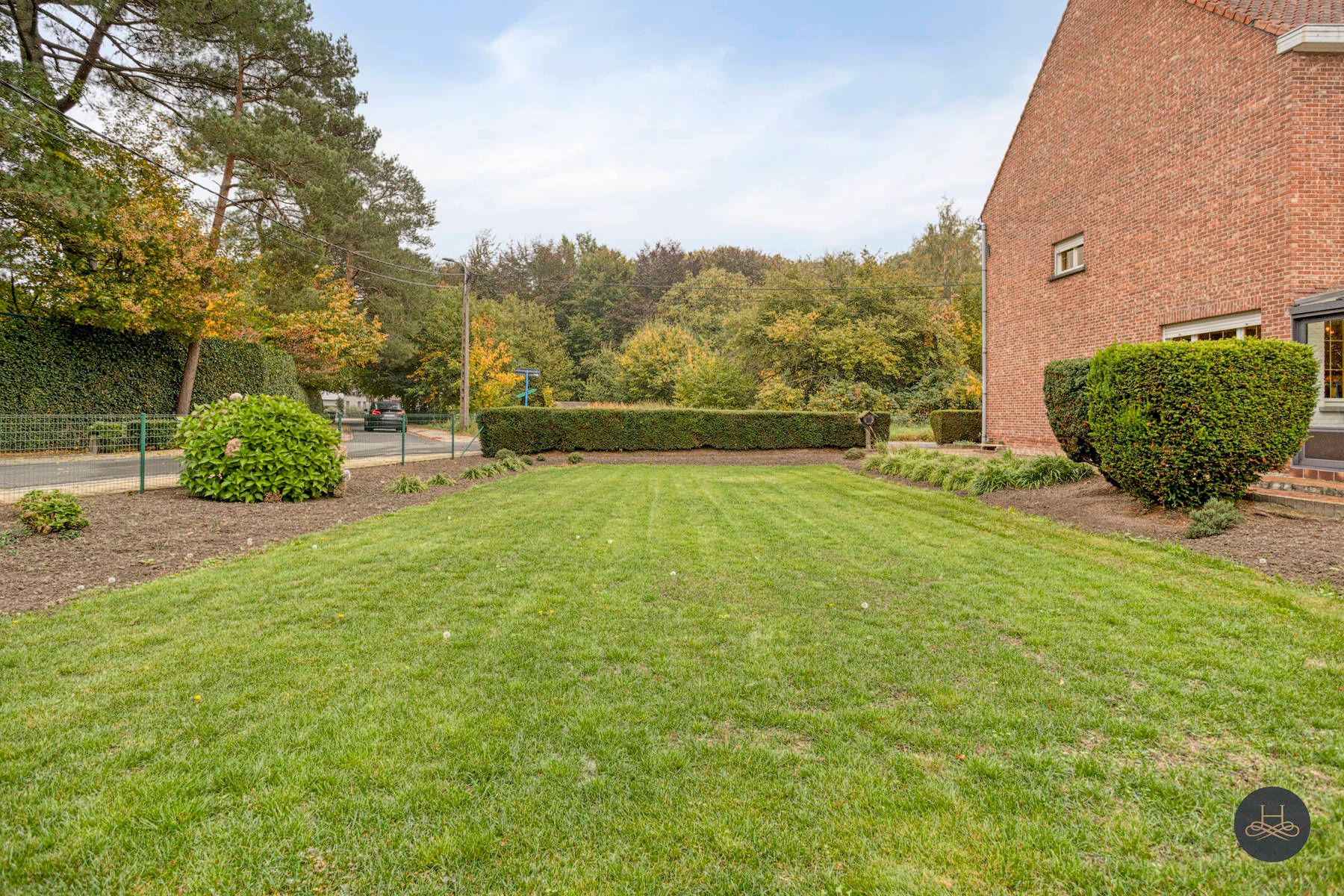 Halfopen woning met tuin en renovatiepotentieel foto 26