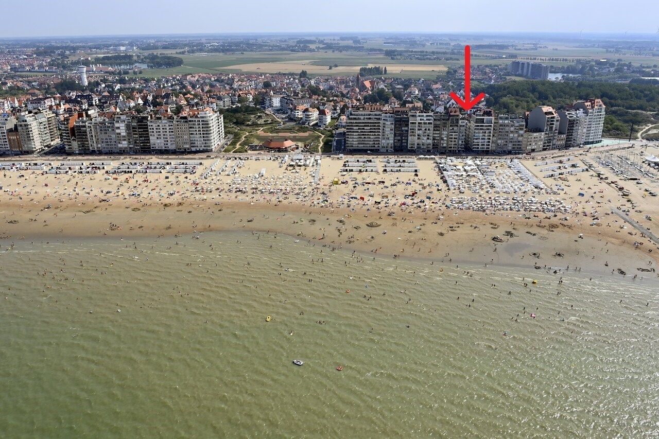 Prachtig gerenoveerd appartement met 3 slpk gelegen op 100 meter van de Zeedijk. Mogelijkheid aankoop parking foto 8