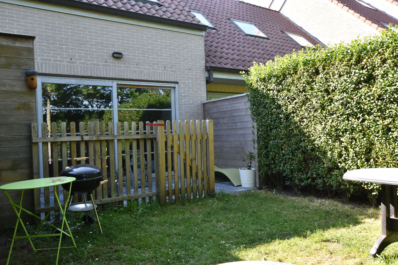 Gesloten bebouwing gelegen in rustige buurt met 4 slaapkamers in De Haan foto 4