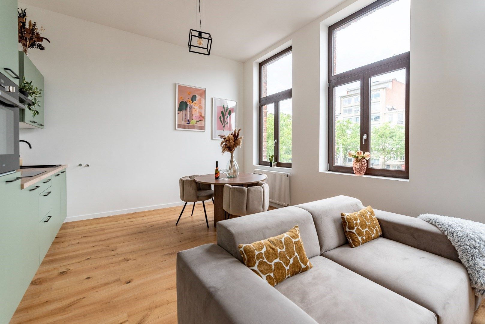 Stijlvol bemeubeld appartement met 1 slaapkamer foto 2