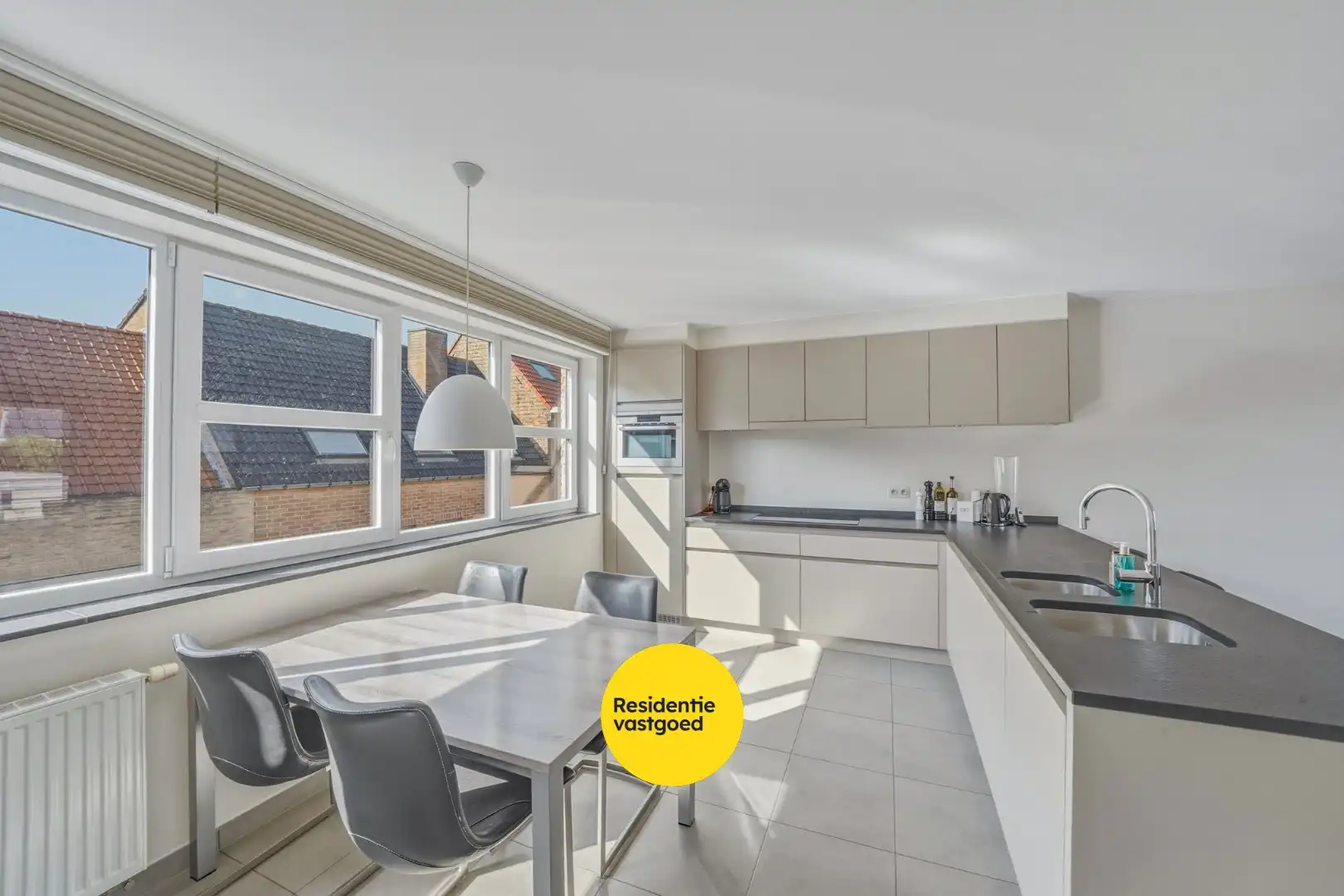 Instapklare recente woning met zeer ruime garage en tuin in Oudenburg foto 10