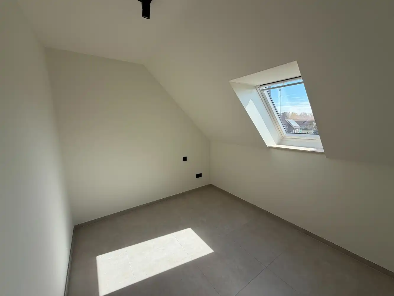 Zeer ruim appartement te huur foto 9